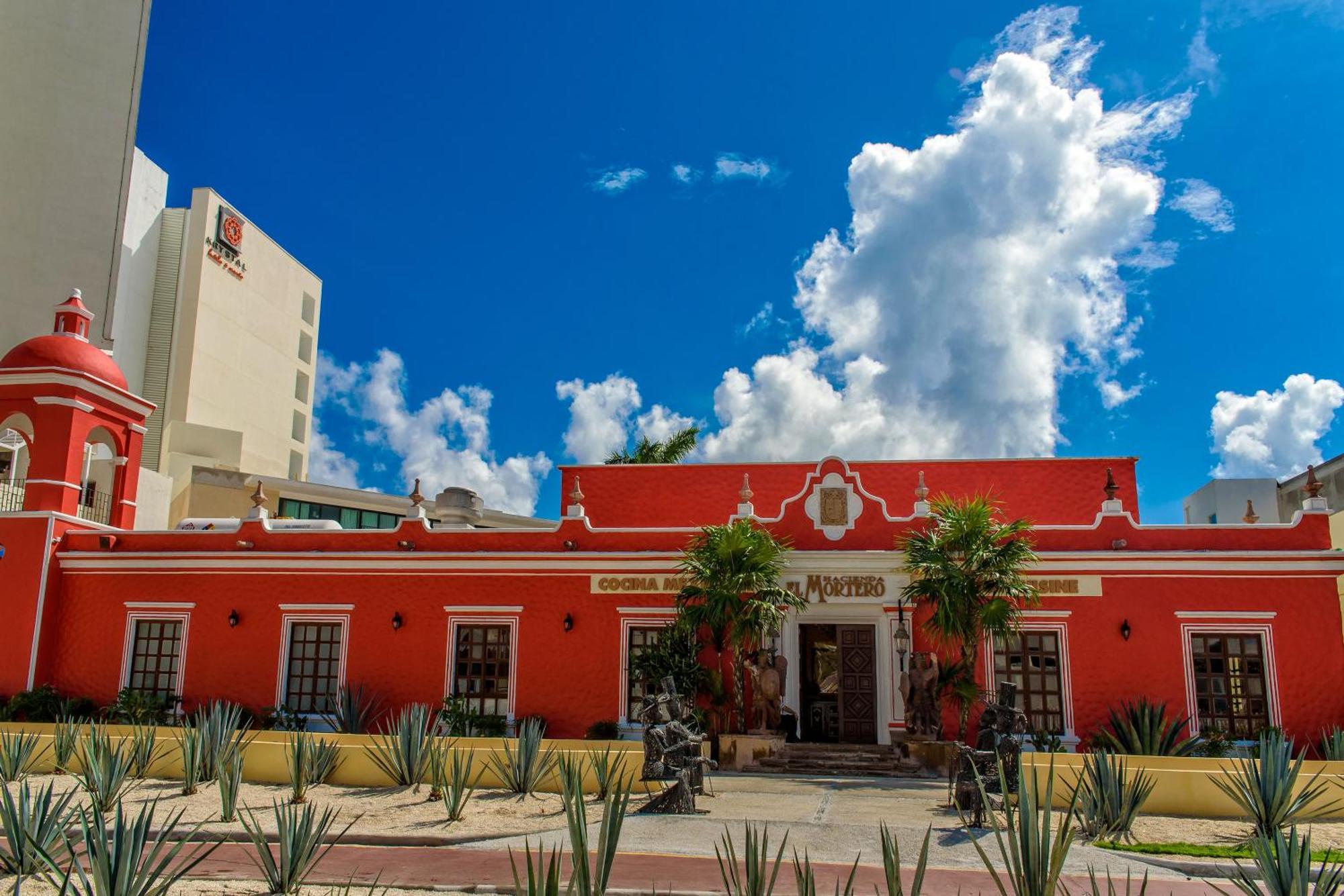 Krystal Cancun Hotel Exterior photo